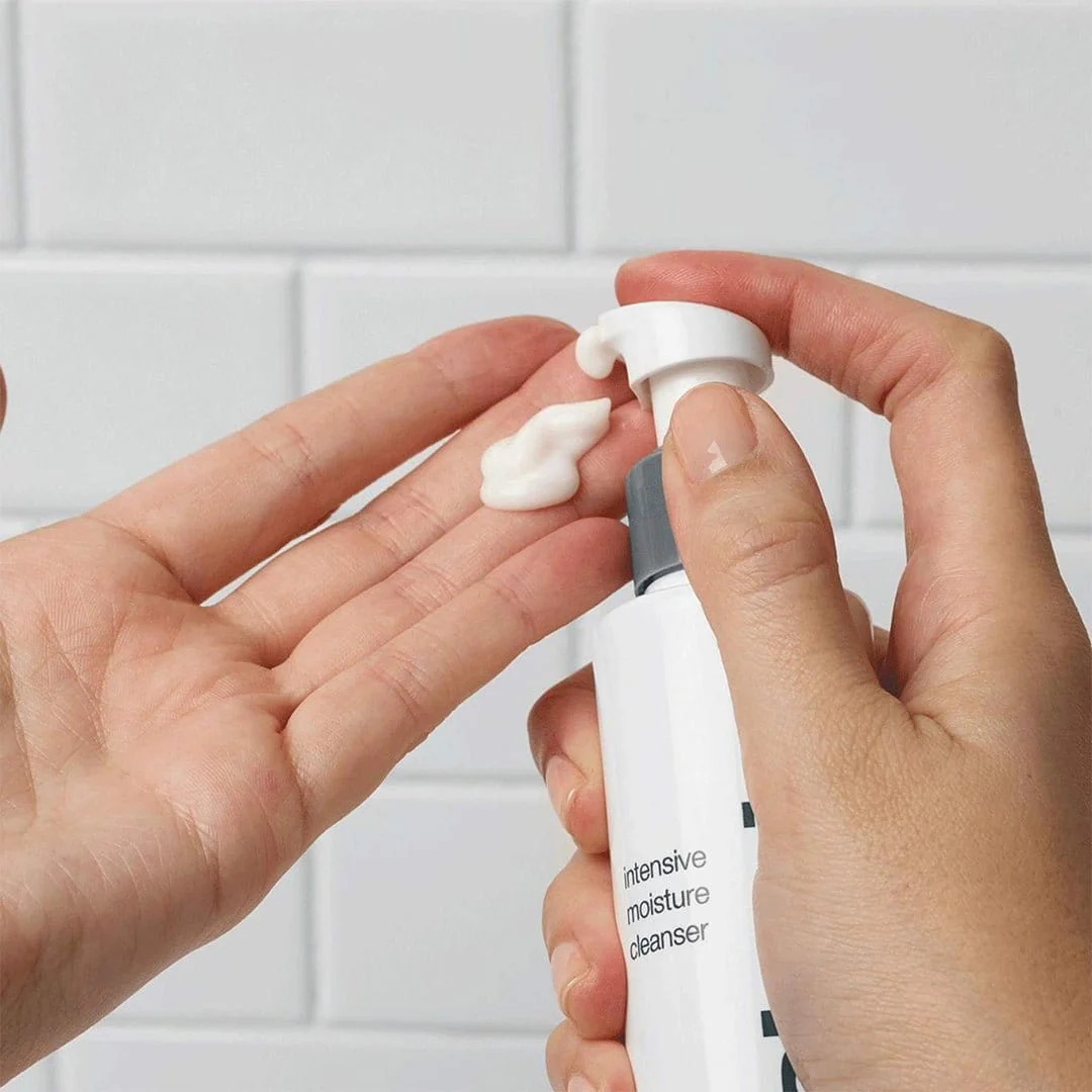 Intensive Moisture Cleanser - Image 3